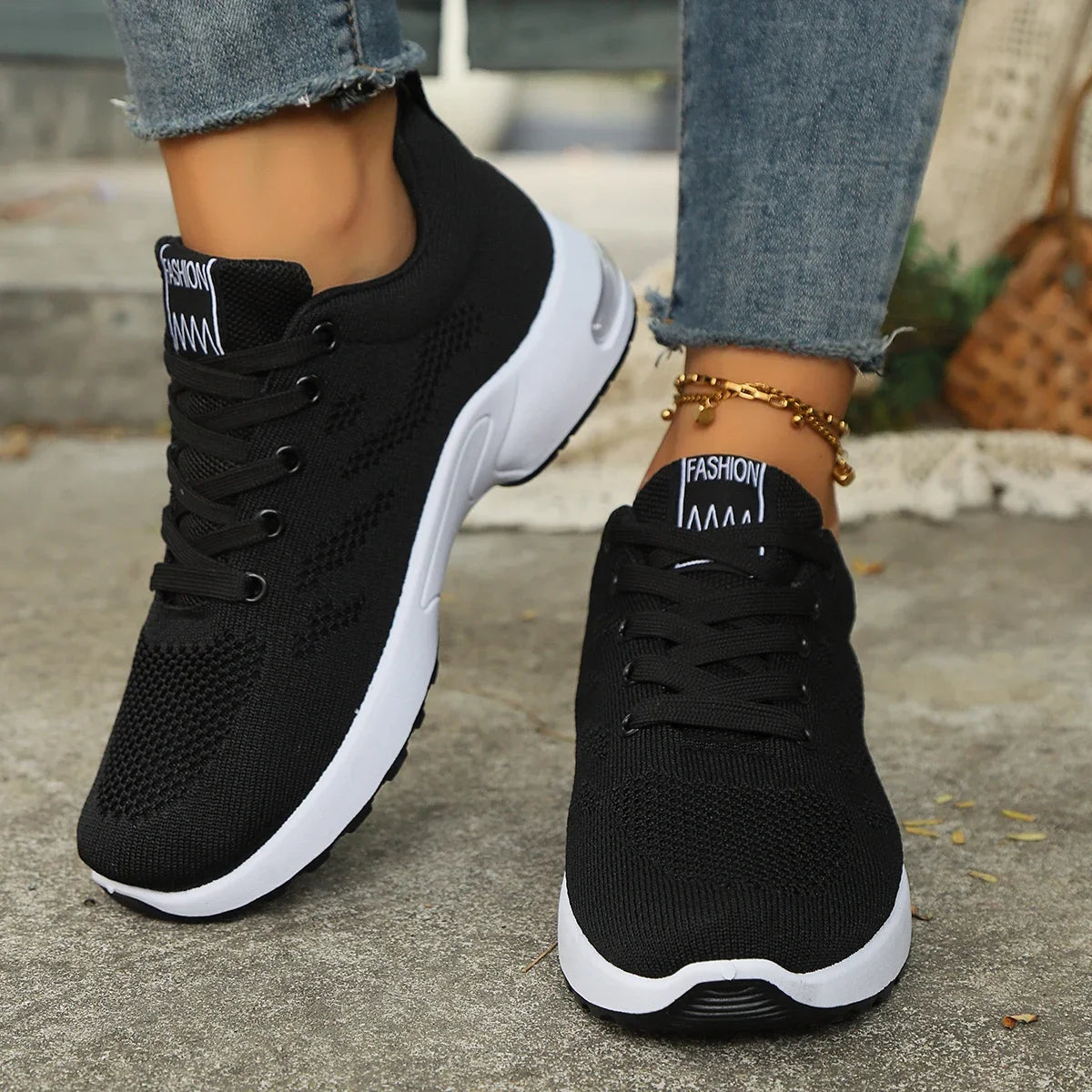 Women Casual Shoes Fashion Outdoor Lightweight Running Shoes Breathable Mesh Comfort Running Air Cushion Lace Up Sneakers Women