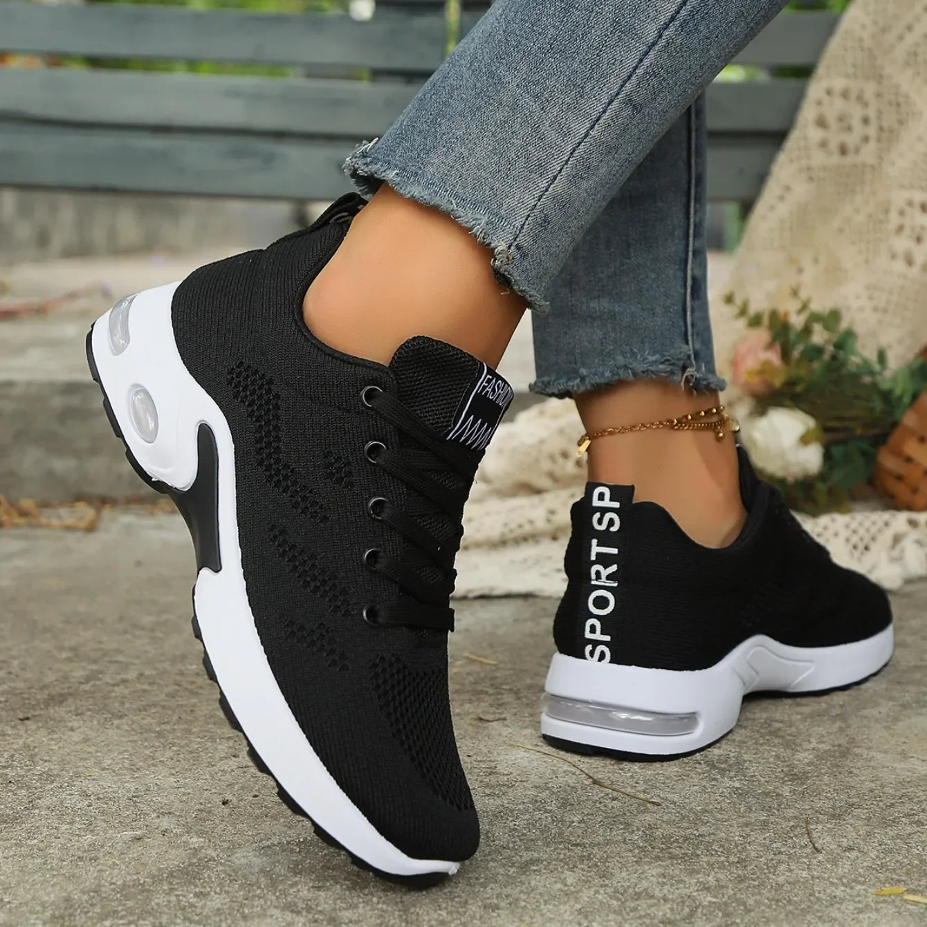 Women Casual Shoes Fashion Outdoor Lightweight Running Shoes Breathable Mesh Comfort Running Air Cushion Lace Up Sneakers Women