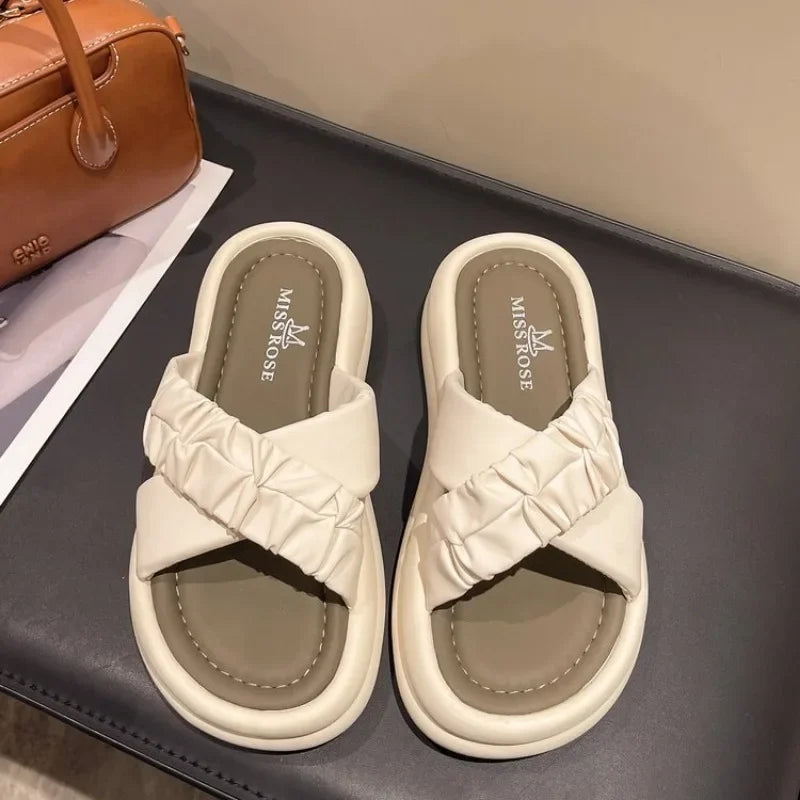 Low Shoes House Slippers Platform Luxury Slides Summer Clogs Woman Pantofle Designer Beach 2024 Fabric Rome Hoof Heels Rubber